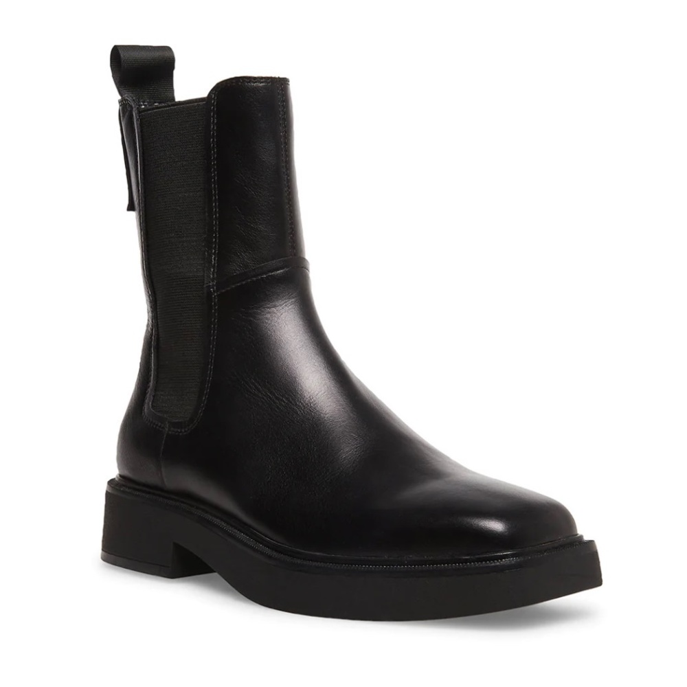 BRAND NEW Steve Madden Chelsea boots